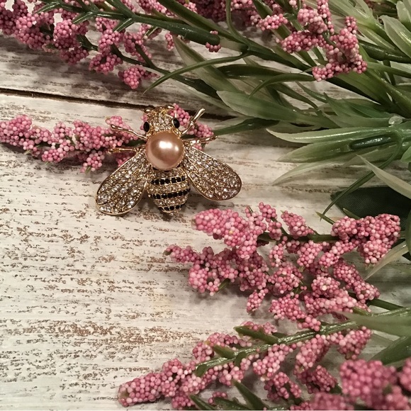 COPY - Bee Brooch - Picture 4 of 9